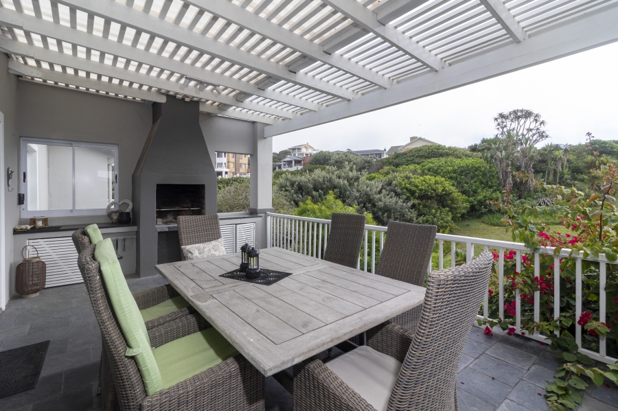 5 Bedroom Property for Sale in West Beach Eastern Cape